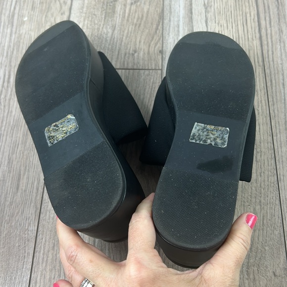 Perfect like new Steve Madden slinky black platformm slides 6.5 - Picture 5 of 5